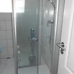Mit Schallschutz Und Parkplatz