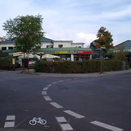 Mit Schallschutz Und Parkplatz