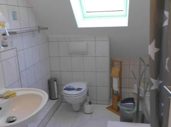 Mit Schallschutz Und Parkplatz