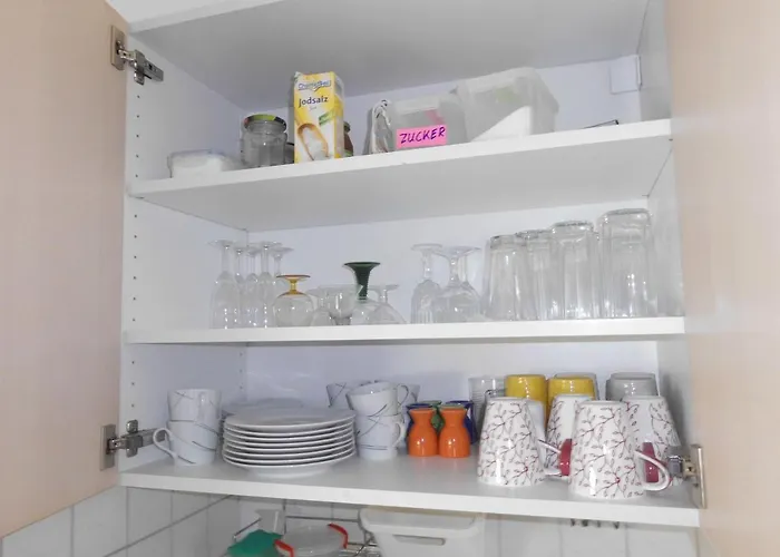 Mit Schallschutz Und Parkplatz