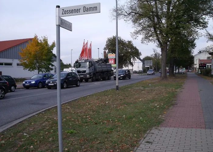 Mit Schallschutz Und Parkplatz *