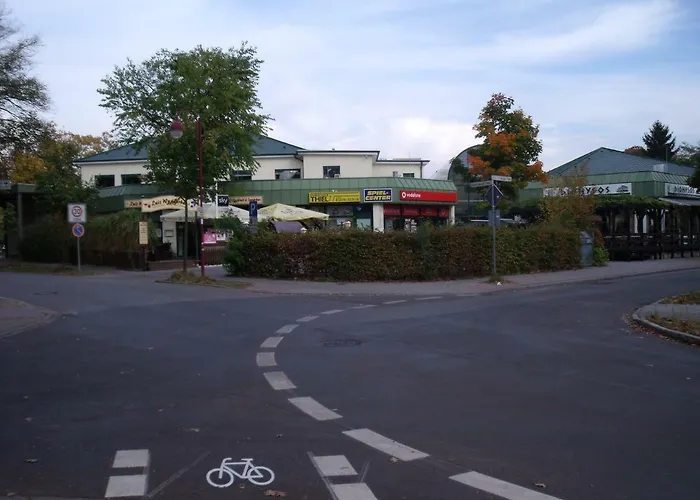 Mit Schallschutz Und Parkplatz