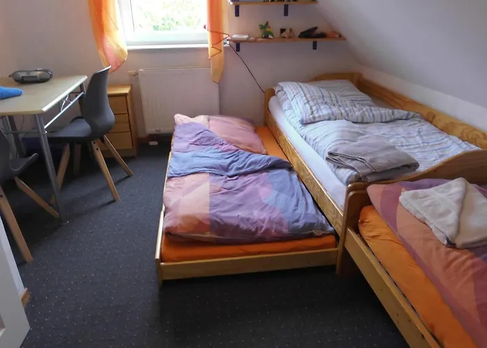 Mit Schallschutz Und Parkplatz